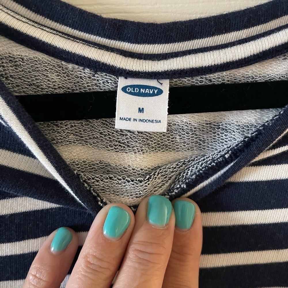 Old Navy light weight sweatshirt - Size M - Picture 5 of 5